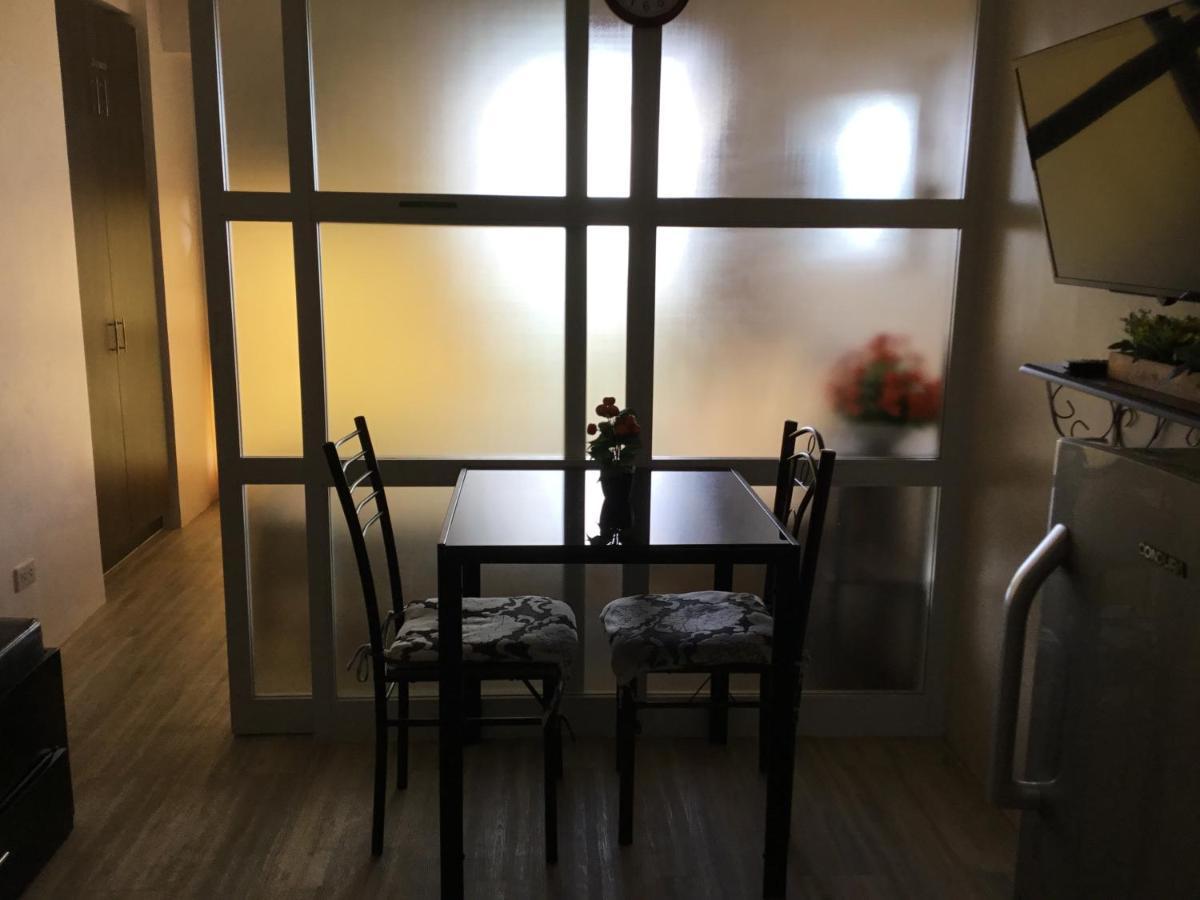 Condominium With Swimming Pool And Viewing Deck Tagaytay City Ngoại thất bức ảnh